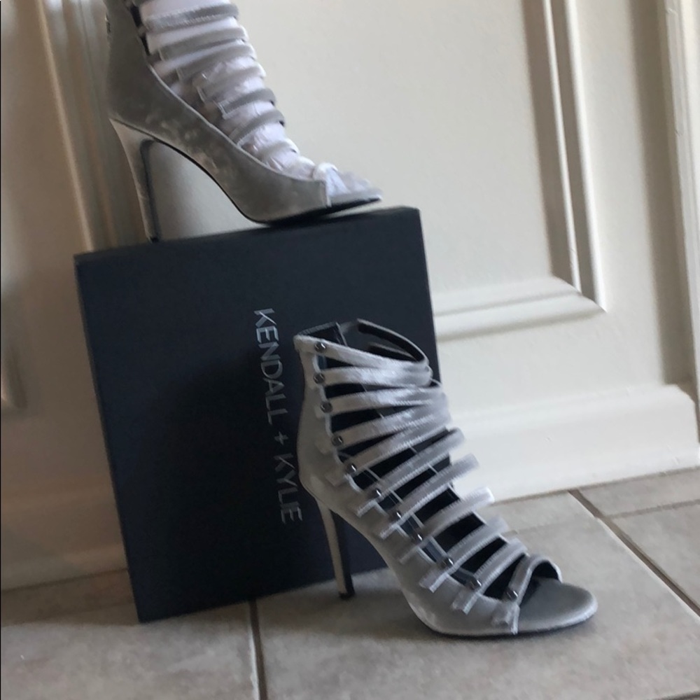 Kendall + Kylie Giaa 2 velvet Caged Sandal - Picture 5 of 8